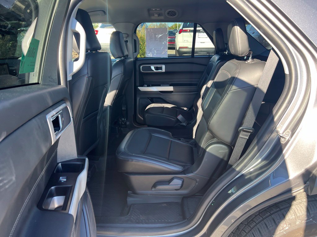 Used 2022 Ford Explorer XLT w/ Equipment Group 202A AWD/4WD image 9
