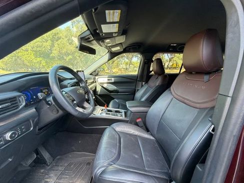 Used 2022 Ford Explorer Platinum w/ Premium Technology Package AWD/4WD image 11