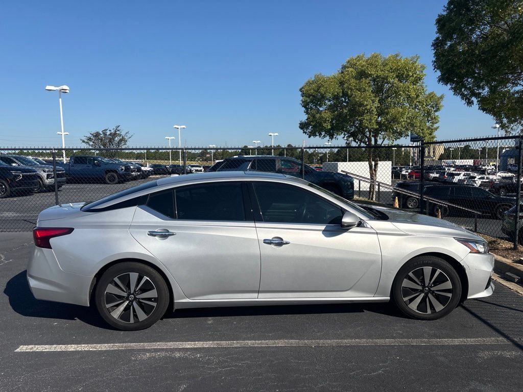 Used 2019 Nissan Altima 2.5 SV FWD image 2
