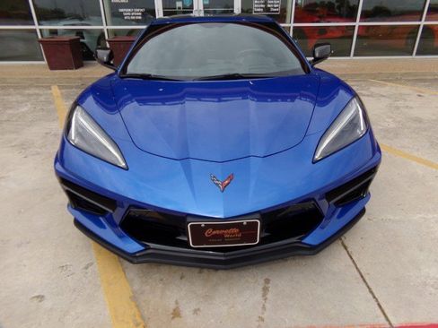 Used 2022 Chevrolet Corvette Stingray Premium Cpe w/ Z51 Performance Package RWD image 2