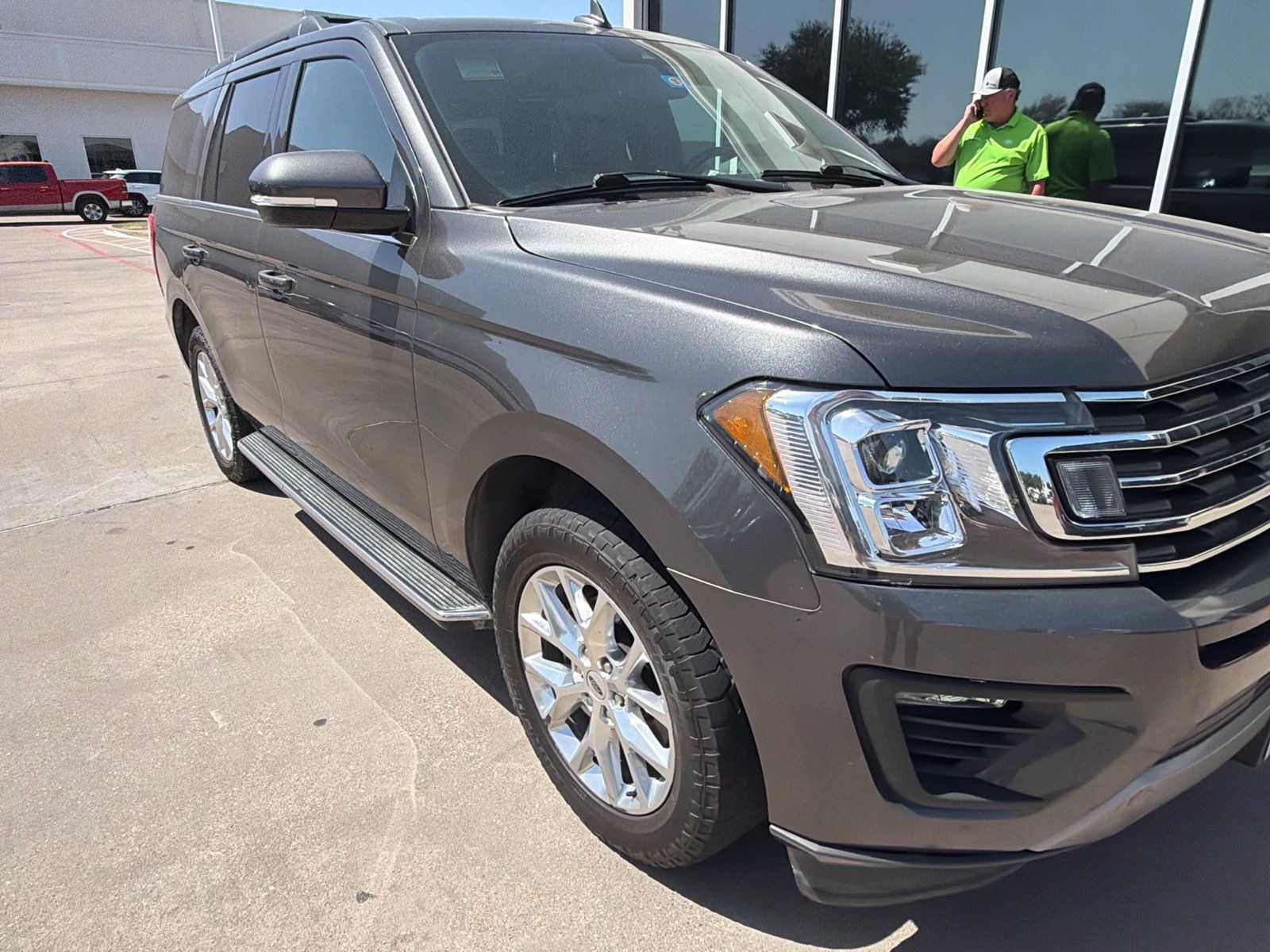 Used 2021 Ford Expedition XLT RWD image 3