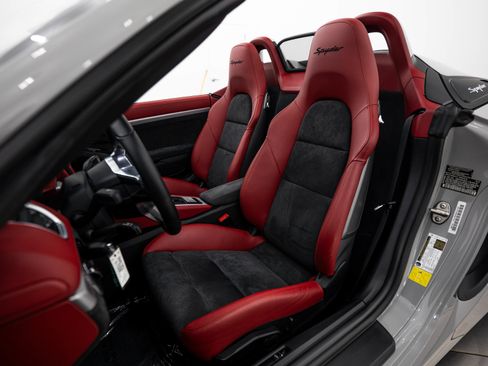 Certified 2016 Porsche Boxster Spyder RWD image 5