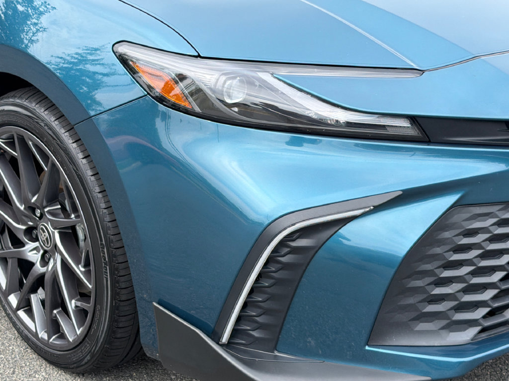Used 2025 Toyota Camry SE w/ Convenience Package FWD image 8