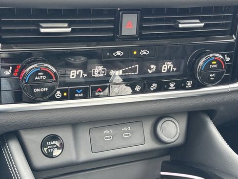 New 2025 Nissan Rogue Platinum w/ Tech Package image 38