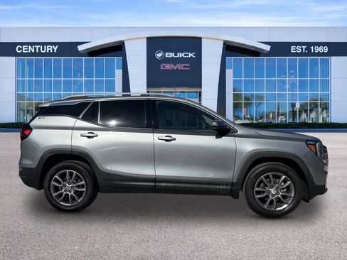 Used 2023 GMC Terrain SLT image 3