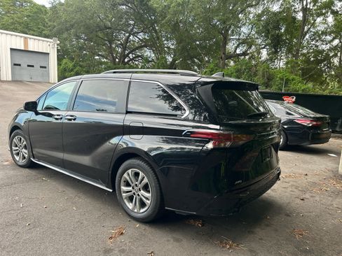 Used 2022 Toyota Sienna XSE w/ XSE Plus Package AWD/4WD image 2