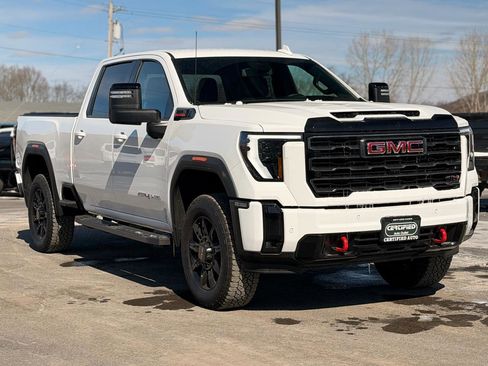Used 2025 GMC Sierra 2500 AT4 image 3