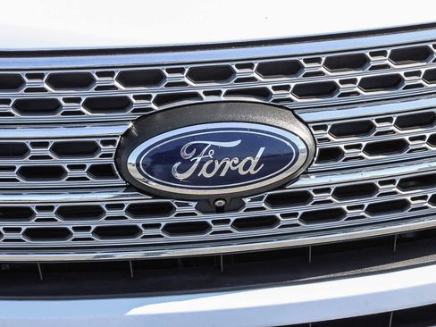 Used 2022 Ford Explorer Limited w/ Equipment Group 301A AWD/4WD image 5