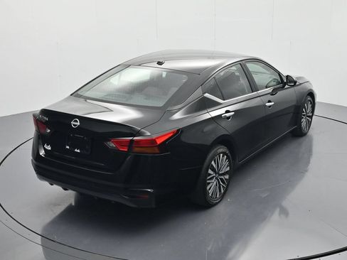 Used 2025 Nissan Altima 2.5 SV FWD image 32
