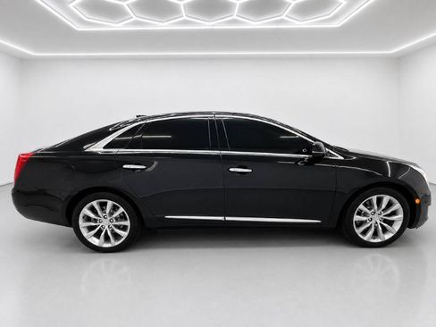 Used 2017 Cadillac XTS Luxury FWD image 2
