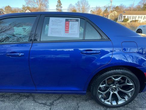 Used 2018 Chrysler 300 Touring w/ Sport Appearance Package image 4