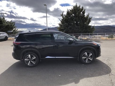 Used 2023 Nissan Rogue SL w/ SL Premium Package image 6