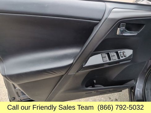 Used 2017 Toyota RAV4 SE image 12