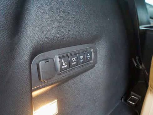 Used 2017 Ford Explorer Limited image 13