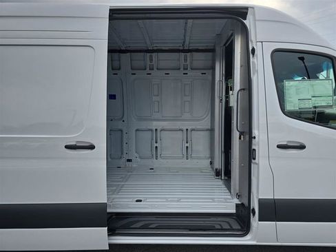New 2025 Mercedes-Benz Sprinter 2500 image 3