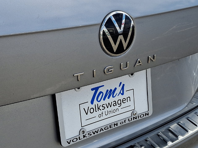 Used 2024 Volkswagen Tiguan SE AWD/4WD image 30