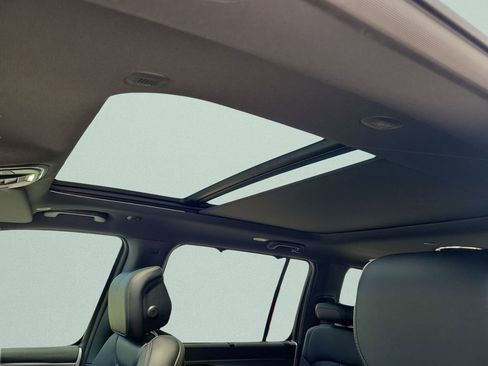 New 2026 Jeep Grand Wagoneer Limited AWD/4WD image 17