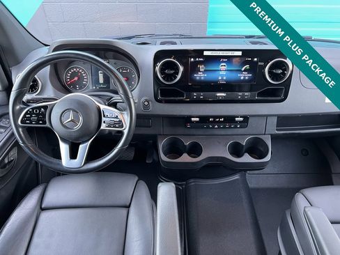 Used 2024 Mercedes-Benz Sprinter 2500 image 2