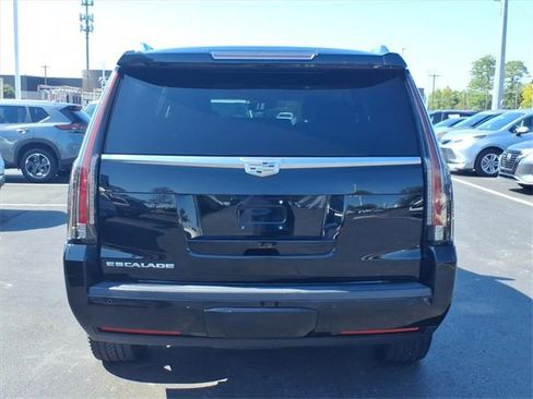 Used 2015 Cadillac Escalade Luxury image 5