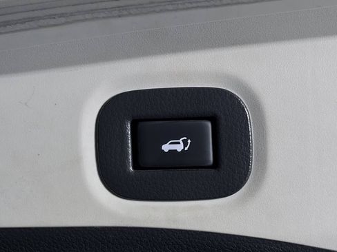 Used 2019 Nissan Rogue SV AWD/4WD image 30