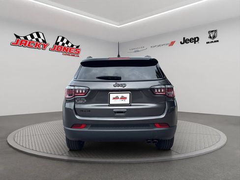 Used 2019 Jeep Compass Latitude AWD/4WD image 8