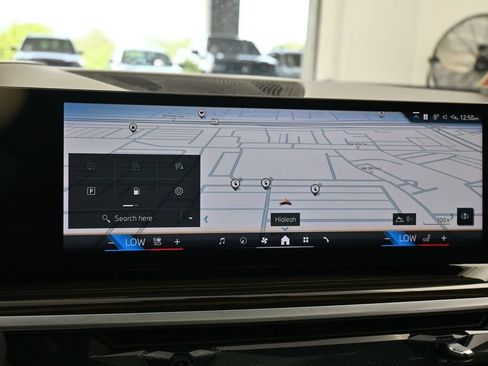 Used 2025 BMW X5 xDrive50e AWD/4WD image 21