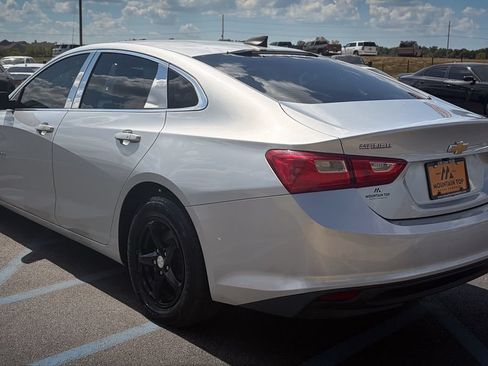 Used 2018 Chevrolet Malibu LS FWD image 19