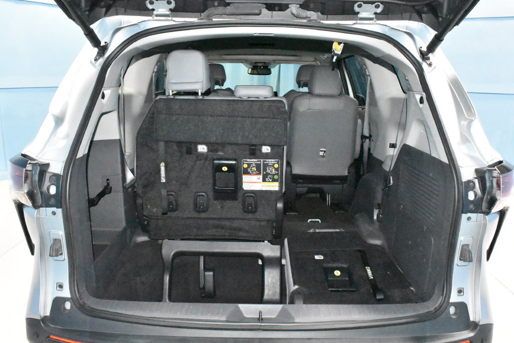 Used 2024 Toyota Sienna XLE FWD image 28