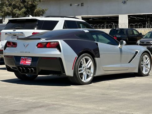 Used 2018 Chevrolet Corvette Stingray Coupe w/ 1LT RWD image 3