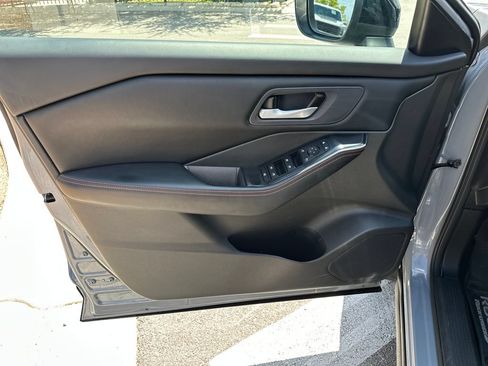 Used 2025 Nissan Rogue SV AWD/4WD image 18