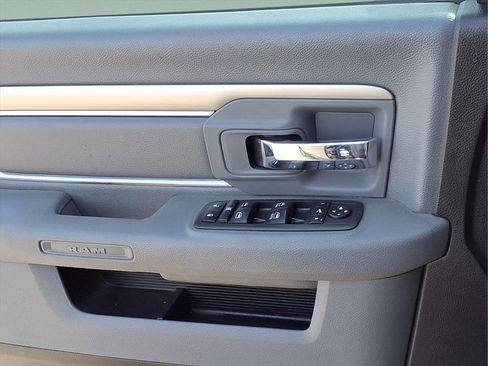 Used 2019 RAM 1500 Classic SLT w/ Luxury Group image 19