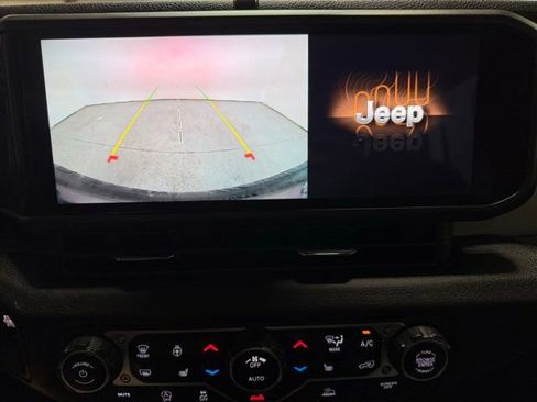 Used 2024 Jeep Wrangler Unlimited Sport AWD/4WD image 17