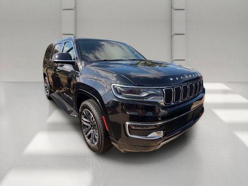 Used 2024 Jeep Wagoneer L Series II RWD image 2