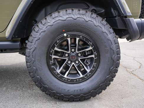 New 2026 Jeep Wrangler Unlimited Rubicon w/ Xtreme 35 Tire Package image 10
