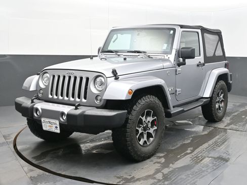Used 2018 Jeep Wrangler Sahara w/ Connectivity Group image 4