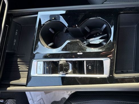 Used 2025 Volkswagen Atlas Cross Sport SE w/ Black Wheel Package AWD/4WD image 34