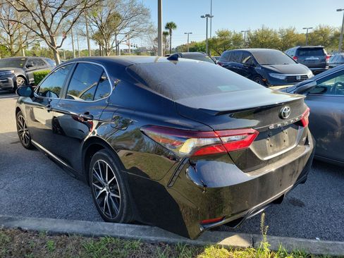 Used 2024 Toyota Camry SE image 19