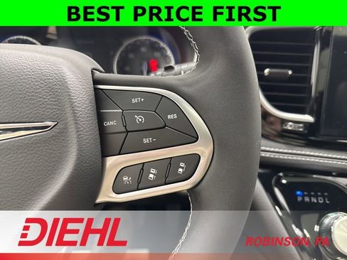 New 2026 Chrysler Pacifica Limited image 33