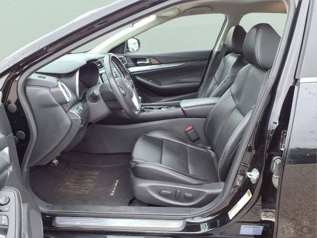 Used 2023 Nissan Maxima SV w/ Floor Mat Group FWD image 16