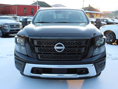 Certified 2024 Nissan Titan SV w/ SV Convenience Package image 11