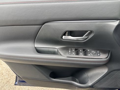 Used 2025 Nissan Kicks SR image 9