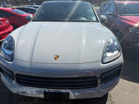 Used 2023 Porsche Cayenne Coupe image 2