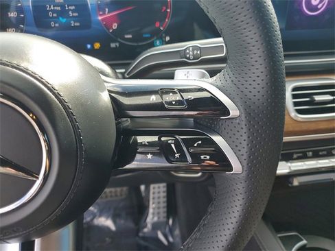 Used 2025 Mercedes-Benz GLS 450 4MATIC image 18