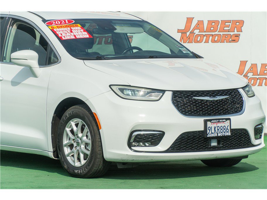Used 2021 Chrysler Pacifica Touring-L FWD image 6