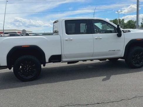 Used 2025 GMC Sierra 2500 AT4 AWD/4WD image 9
