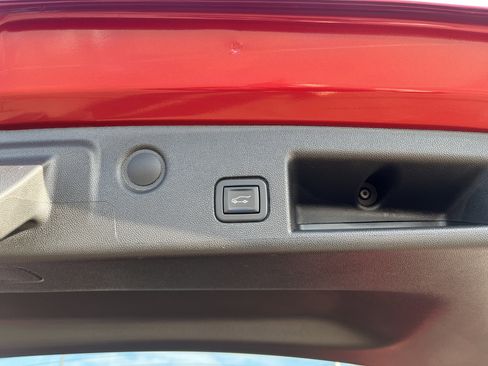 Used 2023 Chevrolet Equinox Premier image 20