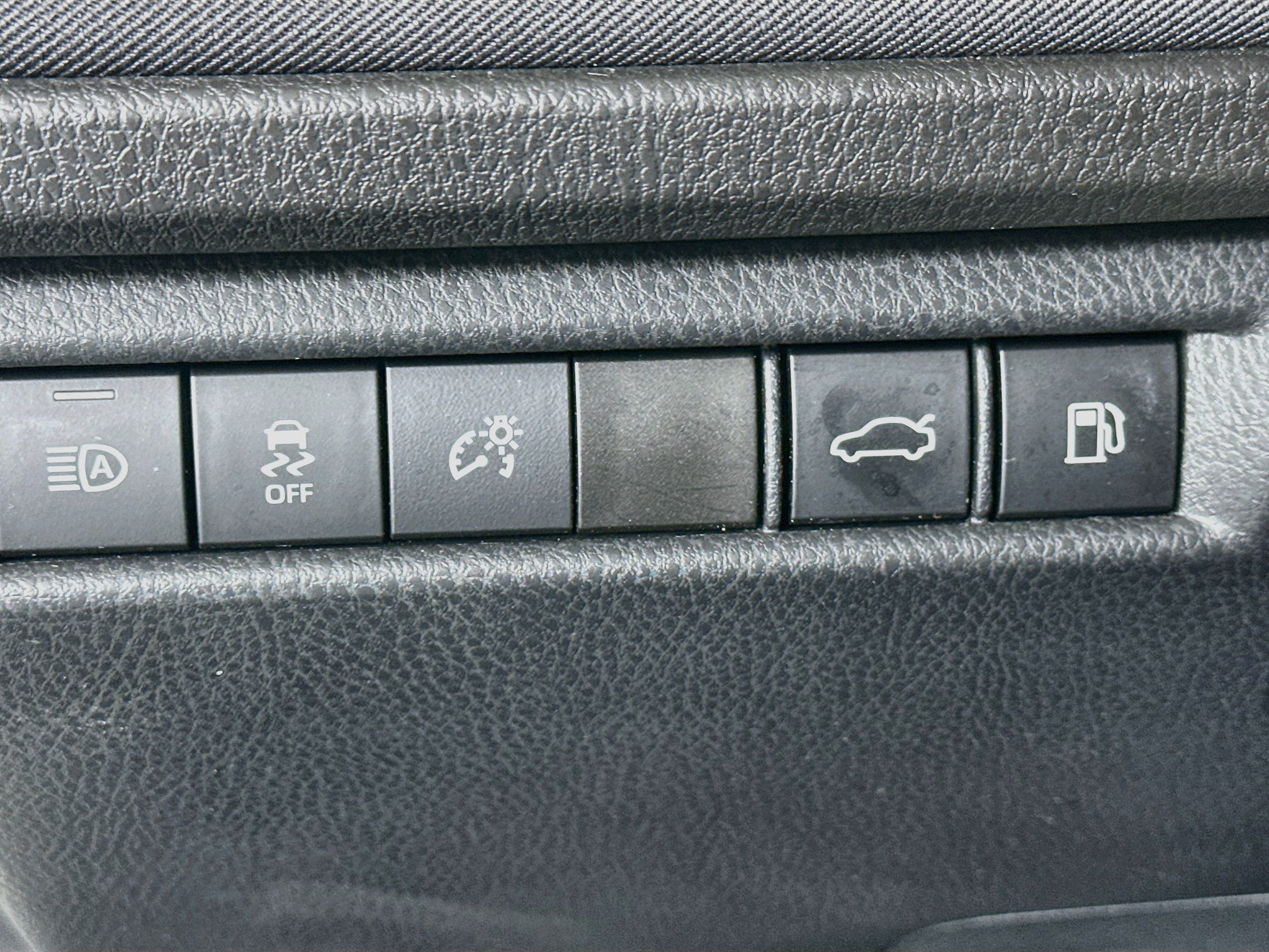 Used 2025 Toyota Camry LE FWD image 17