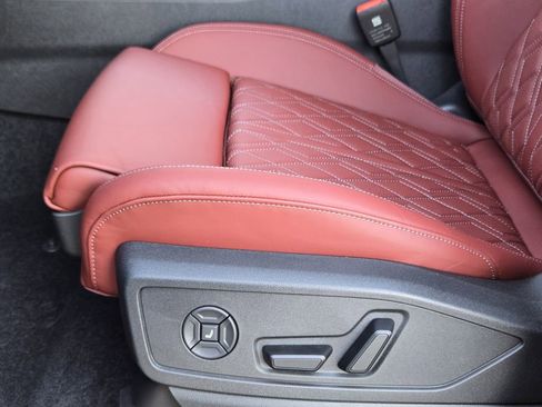 New 2025 Audi SQ5 Prestige image 25