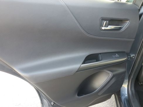 Used 2024 Toyota Venza Limited image 11