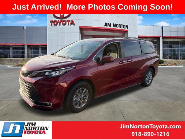 Used 2023 Toyota Sienna XLE FWD image 4